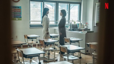 ‘Nữ hoàng cảnh nóng Lim Ji Yeon tiết lộ cảnh đánh nhau với Song Hye Kyo: Mặt chúng tôi sưng vù - Ảnh 4. ‘Nữ hoàng cảnh nóng Lim Ji Yeon tiết lộ cảnh đánh nhau với Song Hye Kyo: Mặt chúng tôi sưng vù - Ảnh 4.