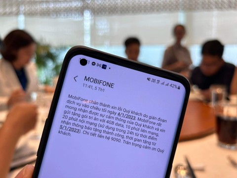 MobiFone xin lỗi và đền bù người dùng tại TP.HCM - Ảnh 1. MobiFone xin lỗi và đền bù người dùng tại TP.HCM - Ảnh 1.