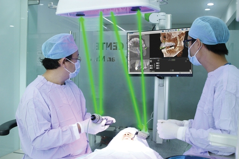 Bác sĩ tiên phong trong nhiều kỹ thuật cấy ghép Implant - Ảnh 2. Bác sĩ tiên phong trong nhiều kỹ thuật cấy ghép Implant - Ảnh 2.