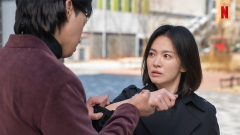 ‘Nữ hoàng cảnh nóng Lim Ji Yeon tiết lộ cảnh đánh nhau với Song Hye Kyo: Mặt chúng tôi sưng vù - Ảnh 3. ‘Nữ hoàng cảnh nóng Lim Ji Yeon tiết lộ cảnh đánh nhau với Song Hye Kyo: Mặt chúng tôi sưng vù - Ảnh 3.