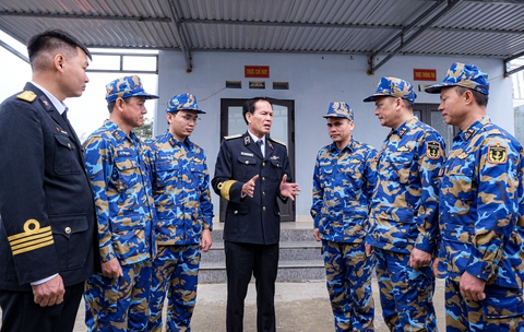 Bộ tư lệnh Vùng 1 hải quân thăm, chúc Tết sớm các đảo tiền tiêu Đông Bắc - Ảnh 4. Bộ tư lệnh Vùng 1 hải quân thăm, chúc Tết sớm các đảo tiền tiêu Đông Bắc - Ảnh 4.