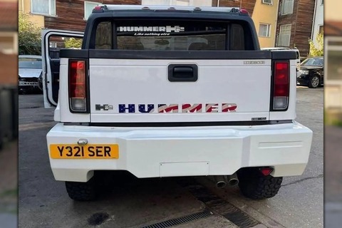 Chiếc Hummer H2 lạ được một người dùng gu độc đưa xuyên biên giới về Anh - Ảnh 3. Chiếc Hummer H2 lạ được một người dùng gu độc đưa xuyên biên giới về Anh - Ảnh 3.