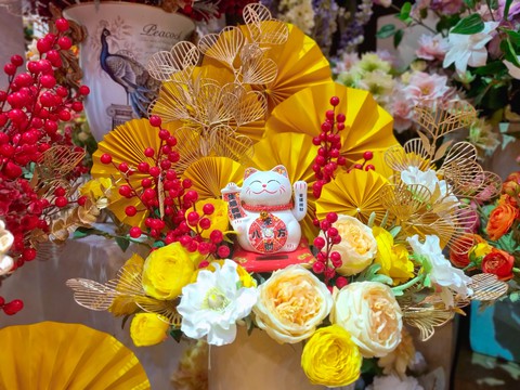 Người Sài Gòn tấp nập mua đồ trang trí Tết - Ảnh 4. Người Sài Gòn tấp nập mua đồ trang trí Tết - Ảnh 4.