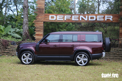 Chi tiết Land Rover Defender 130 cho gia đình, giá từ 5,989 tỉ đồng - Ảnh 2. Chi tiết Land Rover Defender 130 cho gia đình, giá từ 5,989 tỉ đồng - Ảnh 2.