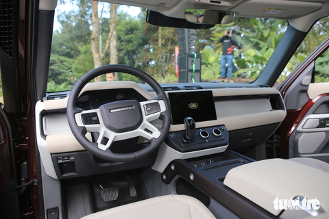 Chi tiết Land Rover Defender 130 cho gia đình, giá từ 5,989 tỉ đồng - Ảnh 3. Chi tiết Land Rover Defender 130 cho gia đình, giá từ 5,989 tỉ đồng - Ảnh 3.