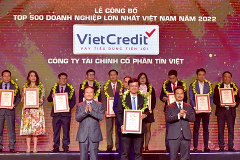 VietCredit lần thứ hai được vinh danh TOP 500 doanh nghiệp lớn nhất Việt Nam 2022 - Ảnh 1. VietCredit lần thứ hai được vinh danh TOP 500 doanh nghiệp lớn nhất Việt Nam 2022 - Ảnh 1.