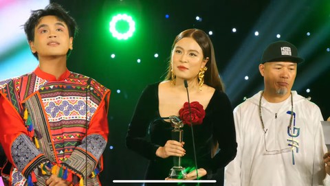 Được vinh danh thành tựu, Đan Trường - Cẩm Ly vẫn bị phân biệt đối xử? - Ảnh 5. Được vinh danh thành tựu, Đan Trường - Cẩm Ly vẫn bị phân biệt đối xử? - Ảnh 5.