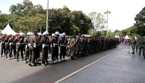 An ninh siết chặt khi CĐV Indonesia bắt đầu vào sân - Ảnh 4. An ninh siết chặt khi CĐV Indonesia bắt đầu vào sân - Ảnh 4.