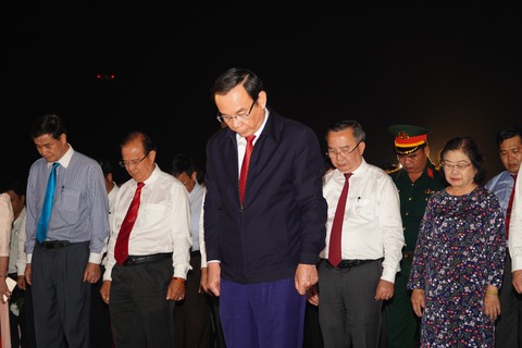 Đêm nhạc kỷ niệm cuộc Tổng tiến công và nổi dậy Xuân Mậu Thân - Ảnh 1. Đêm nhạc kỷ niệm cuộc Tổng tiến công và nổi dậy Xuân Mậu Thân - Ảnh 1.