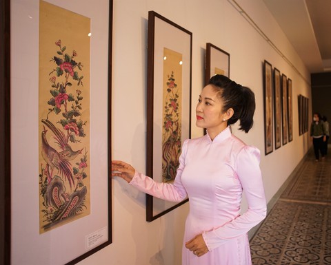 Bạn trẻ thích thú tự tay in tranh Đông Hồ chào xuân - Ảnh 5. Bạn trẻ thích thú tự tay in tranh Đông Hồ chào xuân - Ảnh 5.