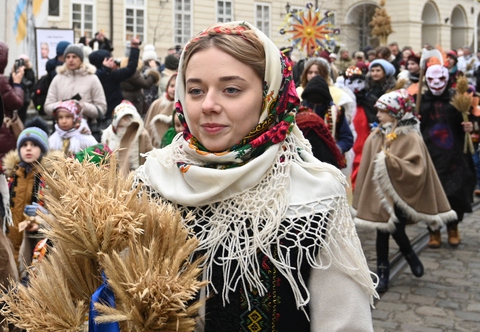 Người Ukraine đón lễ Giáng sinh thứ hai trong năm - Ảnh 3. Người Ukraine đón lễ Giáng sinh thứ hai trong năm - Ảnh 3.