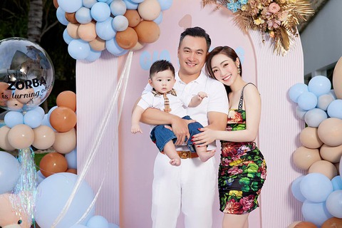 Ảnh vui sao Việt 7-1: Đan Trường, Cẩm Ly ngày ấy - bây giờ - Ảnh 11. Ảnh vui sao Việt 7-1: Đan Trường, Cẩm Ly ngày ấy - bây giờ - Ảnh 11.