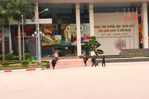 Chở hàng sang Trung Quốc phải có xét nghiệm PCR âm tính với COVID-19 - Ảnh 1. Chở hàng sang Trung Quốc phải có xét nghiệm PCR âm tính với COVID-19 - Ảnh 1.