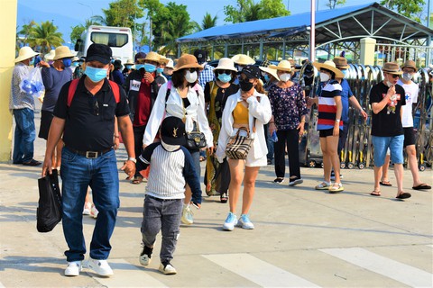 Khách Trung Quốc trở lại Khánh Hòa dịp Tết Nguyên đán - Ảnh 3. Khách Trung Quốc trở lại Khánh Hòa dịp Tết Nguyên đán - Ảnh 3.