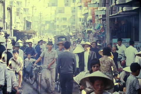 Đọc Dân cư Ông Tạ của Cù Mai Công, hiểu linh hồn phố thị - Ảnh 2. Đọc Dân cư Ông Tạ của Cù Mai Công, hiểu linh hồn phố thị - Ảnh 2.