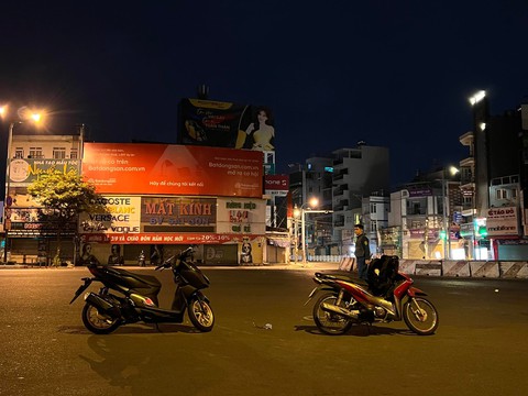 Hai người bị đâm trên đường Phạm Văn Đồng, một người chết - Ảnh 2. Hai người bị đâm trên đường Phạm Văn Đồng, một người chết - Ảnh 2.