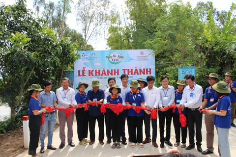 Tôn Đông Á tổ chức quay số trúng thưởng ‘Tích điểm đổi quà - Xế hộp về nhà’ - Ảnh 3. Tôn Đông Á tổ chức quay số trúng thưởng ‘Tích điểm đổi quà - Xế hộp về nhà’ - Ảnh 3.