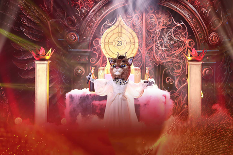 Nhân vật đầu tiên của The masked singer Vietnam mùa 2 xuất hiện, Trịnh Sảng bị tố bạo hành con nhỏ - Ảnh 7. Nhân vật đầu tiên của The masked singer Vietnam mùa 2 xuất hiện, Trịnh Sảng bị tố bạo hành con nhỏ - Ảnh 7.