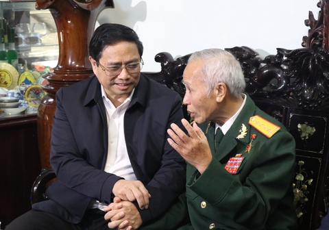 Thủ tướng Phạm Minh Chính thăm các gia đình chính sách - Ảnh 1. Thủ tướng Phạm Minh Chính thăm các gia đình chính sách - Ảnh 1.