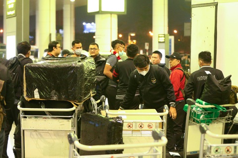 Tuyển Indonesia đã tới Hà Nội, dự kiến 22h15 tuyển Việt Nam mới tới sân bay Nội Bài - Ảnh 5. Tuyển Indonesia đã tới Hà Nội, dự kiến 22h15 tuyển Việt Nam mới tới sân bay Nội Bài - Ảnh 5.