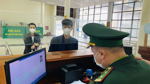 Nhập cảnh vào Trung Quốc qua cửa khẩu Móng Cái vẫn phải có giấy xét nghiệm COVID-19 - Ảnh 1. Nhập cảnh vào Trung Quốc qua cửa khẩu Móng Cái vẫn phải có giấy xét nghiệm COVID-19 - Ảnh 1.