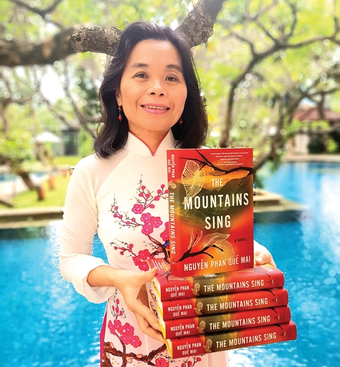Dệt câu văn tiếng Anh bằng tình thân nước Việt - Ảnh 2. Dệt câu văn tiếng Anh bằng tình thân nước Việt - Ảnh 2.