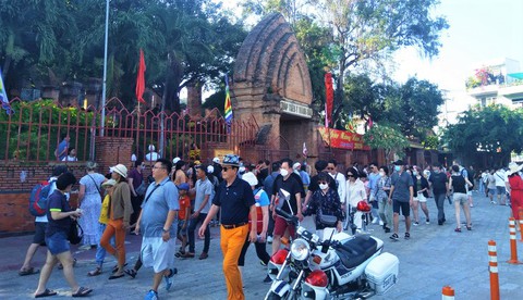 Khách Trung Quốc trở lại Khánh Hòa dịp Tết Nguyên đán - Ảnh 1. Khách Trung Quốc trở lại Khánh Hòa dịp Tết Nguyên đán - Ảnh 1.