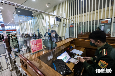 Nhiều người về Trung Quốc phải quay đầu vì giấy xét nghiệm COVID-19 không đúng quy định - Ảnh 5. Nhiều người về Trung Quốc phải quay đầu vì giấy xét nghiệm COVID-19 không đúng quy định - Ảnh 5.