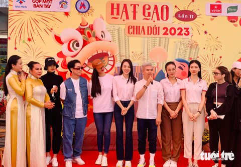 HHen Niê, Thủy Tiên... đồng hành với Hạt gạo chia đôi tặng quà Tết sớm - Ảnh 7. HHen Niê, Thủy Tiên... đồng hành với Hạt gạo chia đôi tặng quà Tết sớm - Ảnh 7.