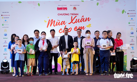Mùa xuân cho em: Con làm thiệp tặng mẹ, nghệ sĩ diễn không cần cát sê - Ảnh 6. Mùa xuân cho em: Con làm thiệp tặng mẹ, nghệ sĩ diễn không cần cát sê - Ảnh 6.