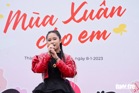 Mùa xuân cho em: Con làm thiệp tặng mẹ, nghệ sĩ diễn không cần cát sê - Ảnh 7. Mùa xuân cho em: Con làm thiệp tặng mẹ, nghệ sĩ diễn không cần cát sê - Ảnh 7.