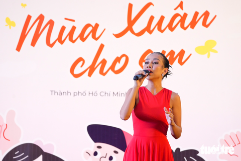 Mùa xuân cho em: Con làm thiệp tặng mẹ, nghệ sĩ diễn không cần cát sê - Ảnh 11. Mùa xuân cho em: Con làm thiệp tặng mẹ, nghệ sĩ diễn không cần cát sê - Ảnh 11.