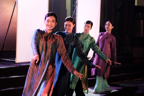 Người trẻ nặng lòng với cổ phục - Ảnh 7. Người trẻ nặng lòng với cổ phục - Ảnh 7.