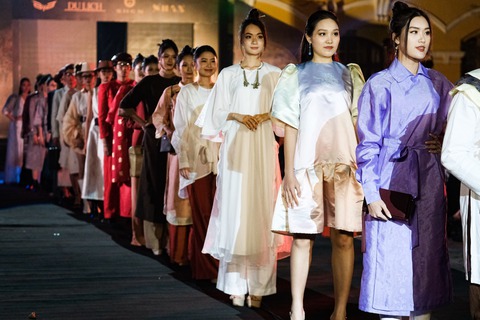 Người trẻ nặng lòng với cổ phục - Ảnh 9. Người trẻ nặng lòng với cổ phục - Ảnh 9.