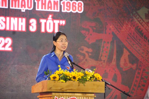 Xem Đêm hội Quang Trung, bạn trẻ rưng rưng nước mắt - Ảnh 2. Xem Đêm hội Quang Trung, bạn trẻ rưng rưng nước mắt - Ảnh 2.