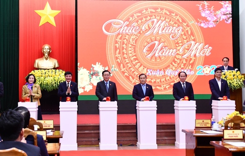 Chủ tịch Quốc hội bấm nút khởi công cầu Nhật Lệ 3 - Ảnh 2. Chủ tịch Quốc hội bấm nút khởi công cầu Nhật Lệ 3 - Ảnh 2.