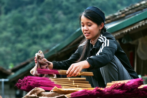 Tất bật làng nhang Phia Thắp ngày giáp Tết - Ảnh 5. Tất bật làng nhang Phia Thắp ngày giáp Tết - Ảnh 5.