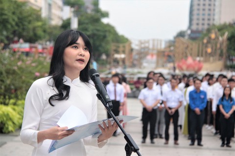TP.HCM tuyên dương 10 tập thể, 236 Sinh viên 5 tốt - Ảnh 2. TP.HCM tuyên dương 10 tập thể, 236 Sinh viên 5 tốt - Ảnh 2.