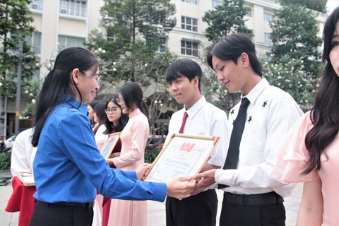 TP.HCM tuyên dương 10 tập thể, 236 Sinh viên 5 tốt - Ảnh 1. TP.HCM tuyên dương 10 tập thể, 236 Sinh viên 5 tốt - Ảnh 1.