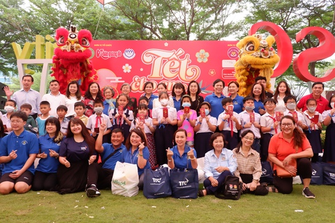 1.000 trẻ vui Tết cho em - Ảnh 1. 1.000 trẻ vui Tết cho em - Ảnh 1.