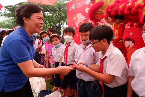 1.000 trẻ vui Tết cho em - Ảnh 2. 1.000 trẻ vui Tết cho em - Ảnh 2.