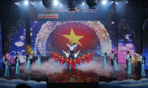 Về với Trường Sa mùa xuân - Ảnh 1. Về với Trường Sa mùa xuân - Ảnh 1.