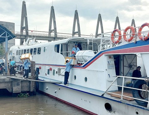 Phà, tàu cao tốc ra Phú Quốc hoạt động lại - Ảnh 1. Phà, tàu cao tốc ra Phú Quốc hoạt động lại - Ảnh 1.