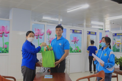 Nhiều người trẻ ở TP.HCM được khám sức khỏe hậu COVID-19 miễn phí - Ảnh 3. Nhiều người trẻ ở TP.HCM được khám sức khỏe hậu COVID-19 miễn phí - Ảnh 3.