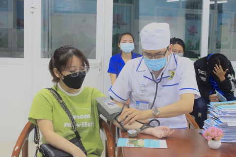 Nhiều người trẻ ở TP.HCM được khám sức khỏe hậu COVID-19 miễn phí - Ảnh 1. Nhiều người trẻ ở TP.HCM được khám sức khỏe hậu COVID-19 miễn phí - Ảnh 1.