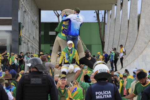 Toàn cảnh vụ bạo loạn vì Trump của Brazil - Ảnh 1. Toàn cảnh vụ bạo loạn vì Trump của Brazil - Ảnh 1.
