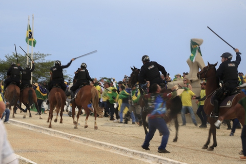 Toàn cảnh vụ bạo loạn vì Trump của Brazil - Ảnh 13. Toàn cảnh vụ bạo loạn vì Trump của Brazil - Ảnh 13.