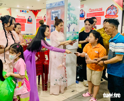 Gala nhạc Việt: Lưu giữ ký ức Tết Việt của nhiều thế hệ - Ảnh 7. Gala nhạc Việt: Lưu giữ ký ức Tết Việt của nhiều thế hệ - Ảnh 7.