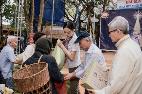 Avatar 2 đạt doanh thu hơn 1,7 tỉ USD; Minh Hằng, Ngọc Trinh giao tranh dưới nước - Ảnh 5. Avatar 2 đạt doanh thu hơn 1,7 tỉ USD; Minh Hằng, Ngọc Trinh giao tranh dưới nước - Ảnh 5.