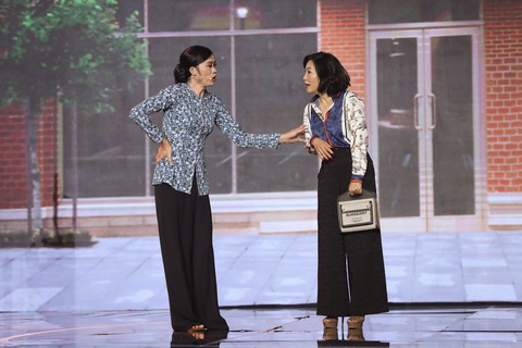 Hoài Linh lại giả gái trong live show của Quang Lê - Ảnh 2. Hoài Linh lại giả gái trong live show của Quang Lê - Ảnh 2.